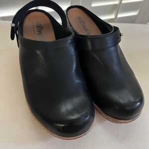 SoftWalk Women's Black Leather Mules